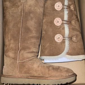 Ugg boots w/ Bailey Button Triplet II